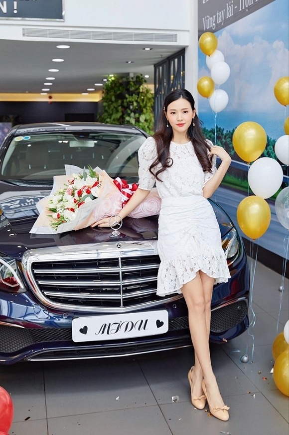 Từ một hot girl, Midu nay đã khẳng định được bản thân trong vai trò diễn viên qua nhiều bộ phim như "Thiên mệnh anh hùng", "Mùa hè lạnh", "Bí ẩn song sinh", "Mẹ chồng"...