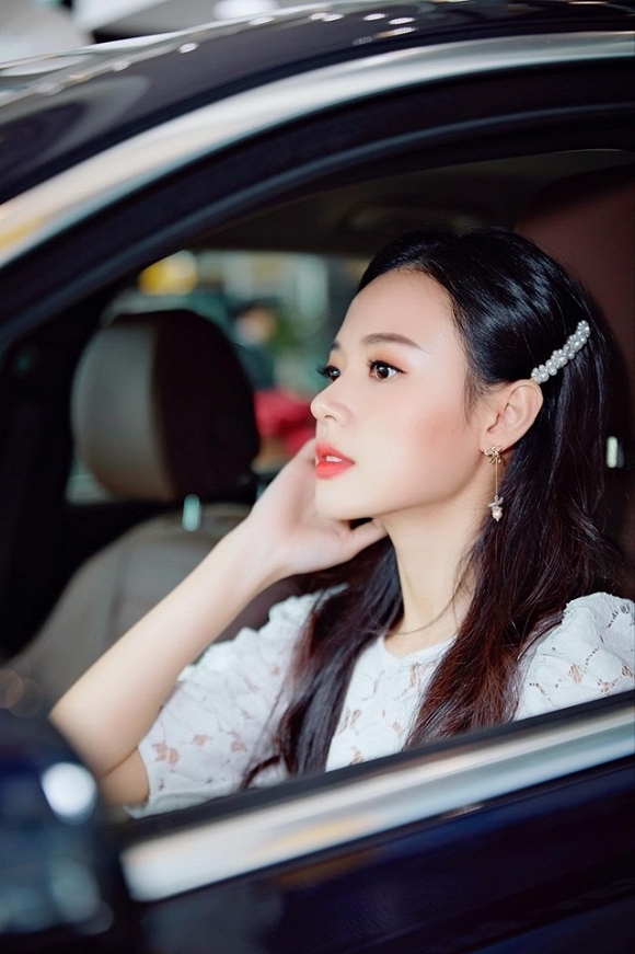 Ngoài những vai diễn ấn tượng, Midu thuộc tuýp phụ nữ hiện đại, thông minh, dám nghĩ dám làm