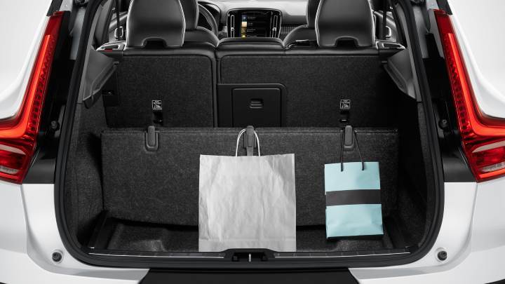 Thể tích khoang hành lý của Volvo XC40 là 1336 lít, khá rộng rãi thoải mái