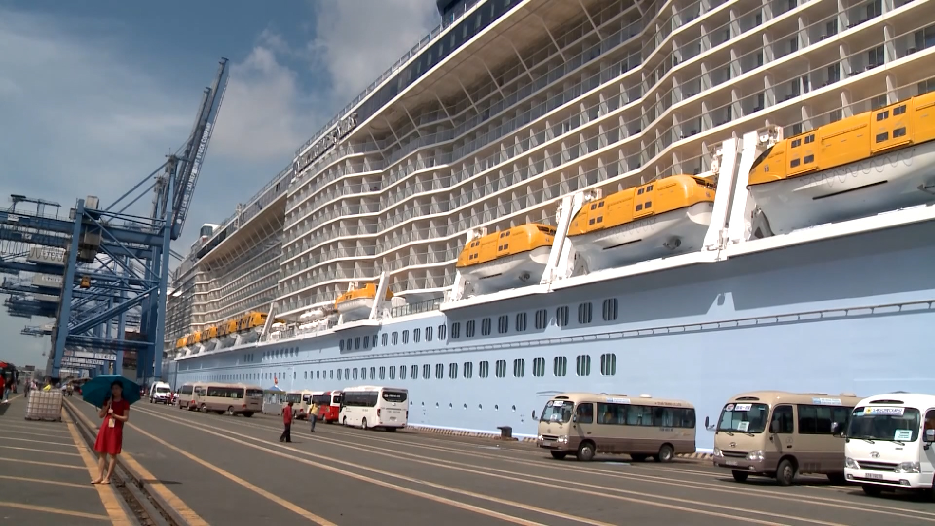 Hành trình đầu tiên của du thuyền kéo dài 46 đêm, từ Barcelona đến Thượng Hải với 13 điểm dừng tại các quốc gia, trong đó có Việt Nam, Singapore, Malaysia…