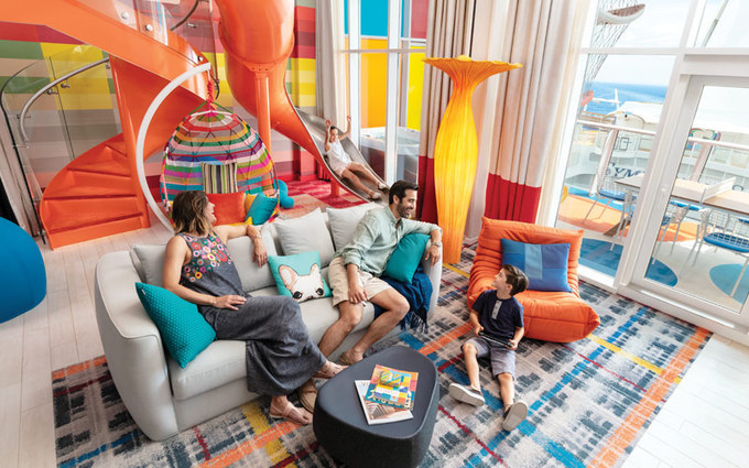 Nổi bật là phòng suite gia đình rộng tới hơn 120 m2 có thể phục vụ tới 11 khách, với công viên thu nhỏ dành cho trẻ em và rạp chiếu phim 3D riêng