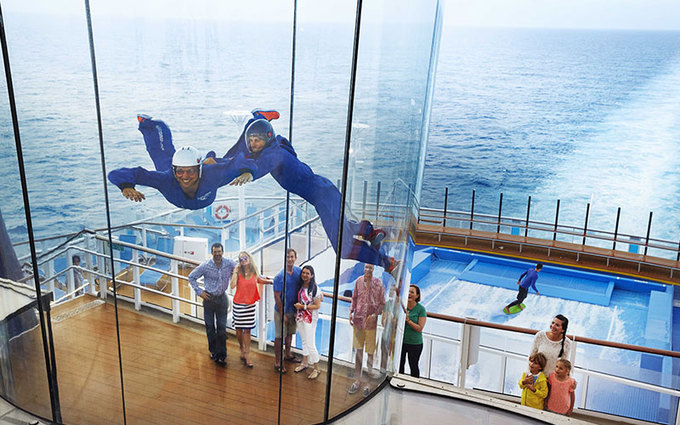 RipCord by iFly là trò chơi mạo hiểm cho hành khách cảm giác bay lượn giữa không trung ngay trong nhà