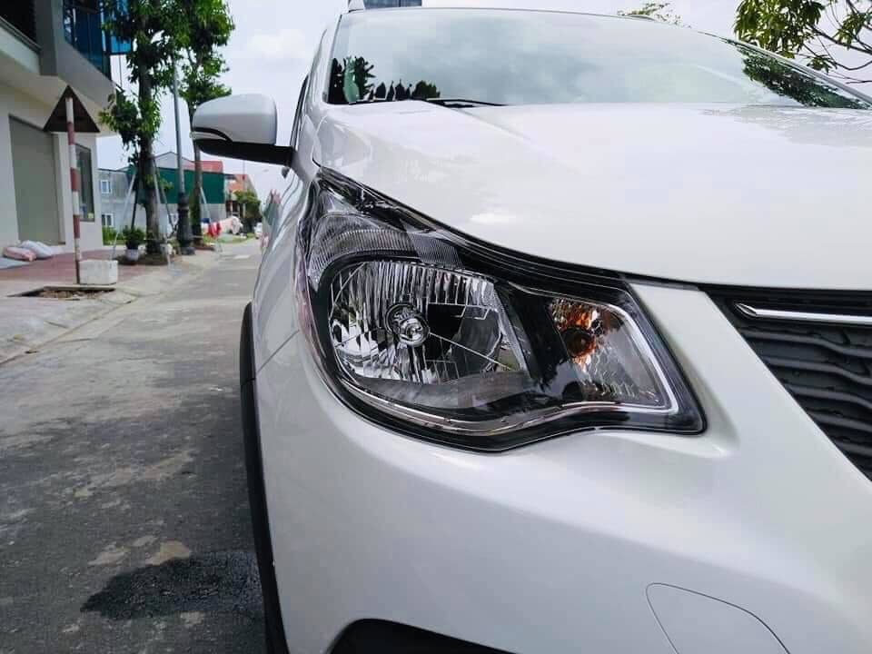 Đèn chiếu sáng trên VinFast Fadi vẫn sử dụng bóng halogen, tương tự như các mẫu xe cỡ nhỏ giá rẻ tại Việt Nam hiện nay.