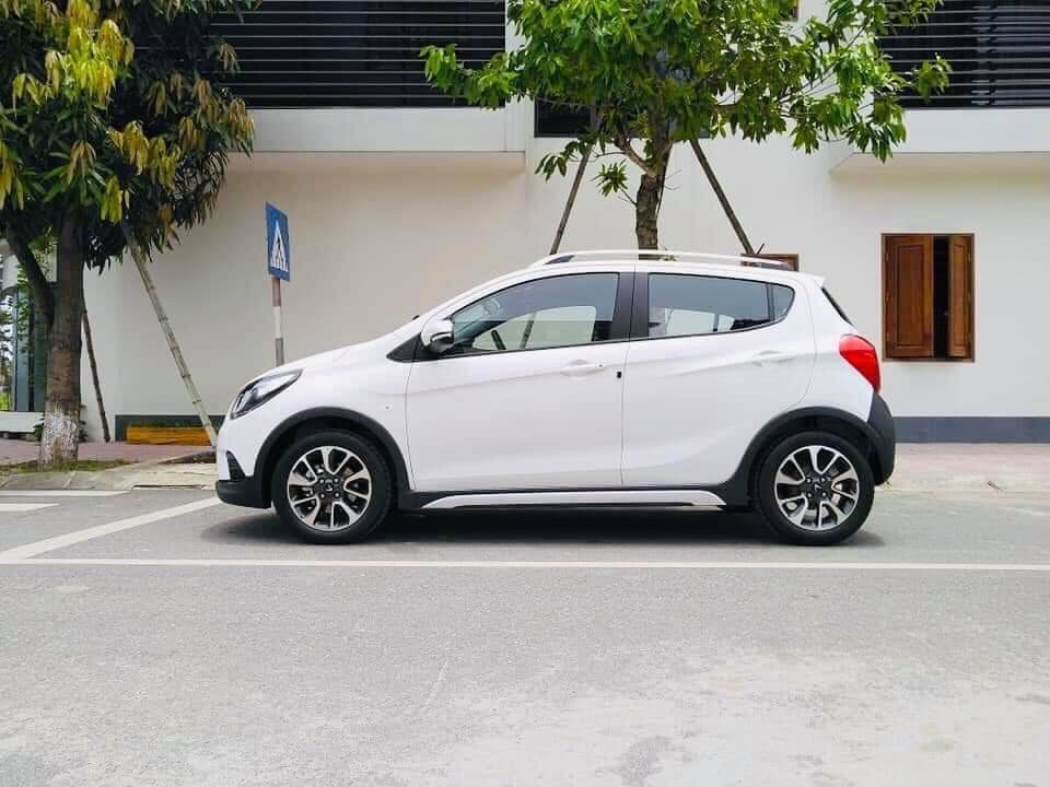 VinFast Fadil là mẫu xe được phát triển từ xe Karl Rocks của Opel, một trong những thương hiệu ô tô lâu đời của Đức, theo hợp đồng nhượng quyền công nghệ từ GM.