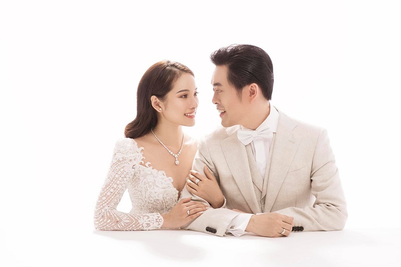 Còn với Ngọc Duyên, cô cũng từng tiết lộ, chỉ 6 tháng sau khi yêu Dương Khắc Linh, cô đã nghĩ đến chuyện kết hôn