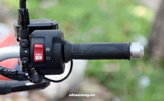 Xe được trang bị tay ga điện tử (Ride-by-wire), qua đó tạo cảm giác lái nhanh nhạy hơn vì mỗi khi vít ga thì xe phản hồi chính xác thông qua khả năng tăng giảm tốc mượt mà hơn