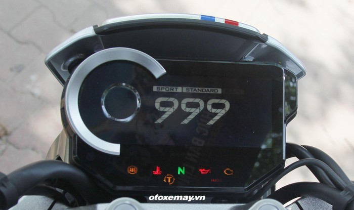 Cụm đồng hồ công-tơ-mét Full LCD hiển thị sắc nét các thông số kỹ thuật cần thiết