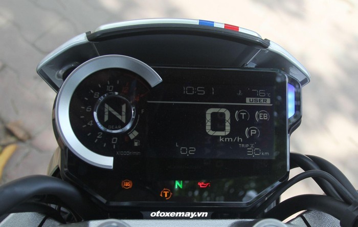 Giá bán Honda CB1000R 2019 phân phối chính hãng tại showroom Honda Moto (TP.HCM) là 468 triệu đồng