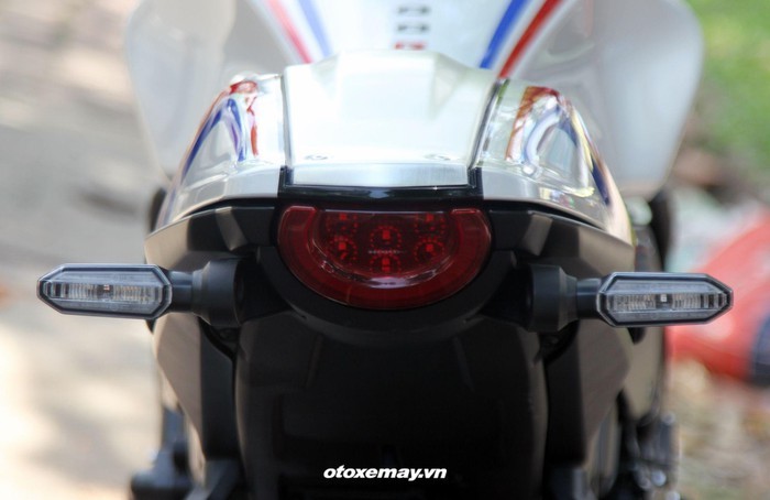 Đuôi xe đơn giản mà đẹp