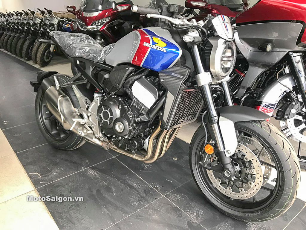 Giá bán Honda CB1000R 2019 phân phối chính hãng tại showroom Honda Moto (TP.HCM) là 468 triệu đồng