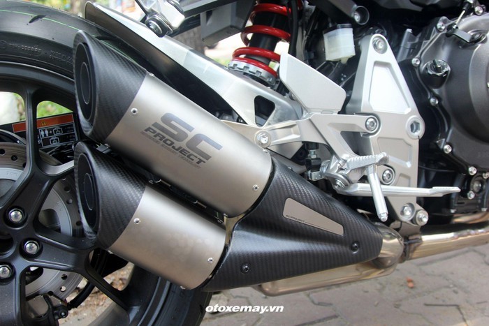 Pô độ SC Project góp phần tăng vẻ hầm hố cho CB1000R Plus 2019