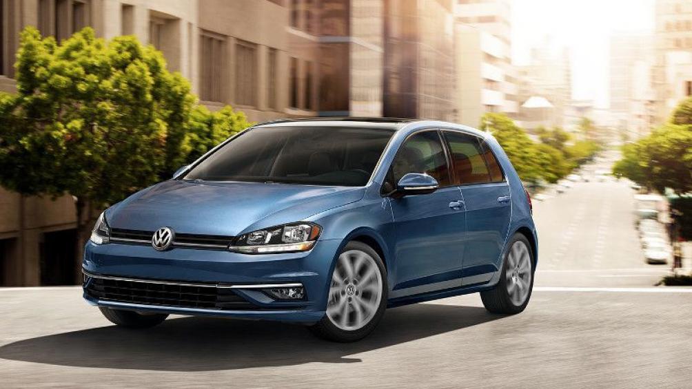 Volkswagen Goft 2019 có giá bán khởi điểm tại Mỹ từ 21.845 USD (khoảng 509 triệu đồng). Mẫu xe này hiện được bán tại Việt nam 1 phiên bản duy nhất có giá 1,179 tỷ đồng