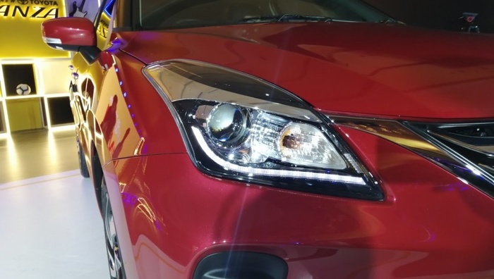 Tại thị trường Ấn Độ, giá xe Toyota Glanza 2019 dao động từ 721.900 cho đến 890.200 Rupee (tương đương khoảng 243,6 đến 300,4 triệu đồng) và là đối thủ chính của Honda Jazz