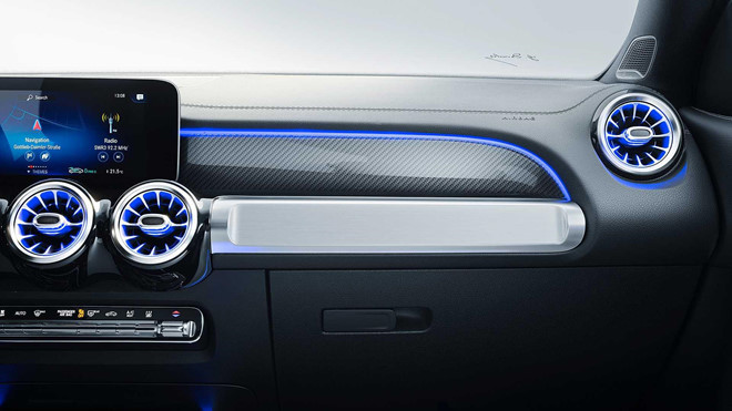 Ngoài ra, những công nghệ hỗ trợ lái tiên tiến nhất trên S-Class cũng được Mercedes-Benz bê nguyên sang GLzb