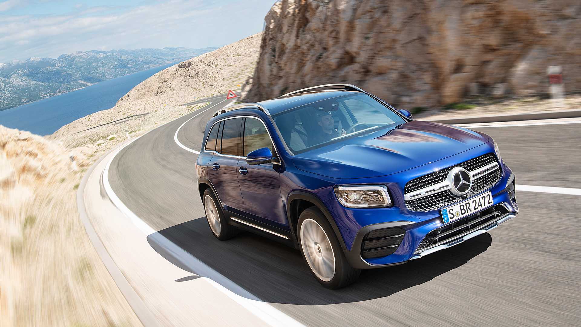 Ngoài ra, khách hàng có thể mua thêm tùy chọn đèn pha LED hiệu suất cao và đèn sương mù phía trước LED