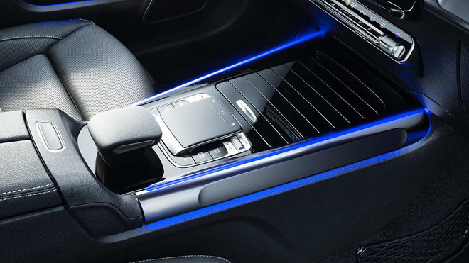 Những công nghệ quan trọng khác được trang bị trên GLB 2020 bao gồm hệ thống hỗ trợ lái chủ động Active Steering Assist, hỗ trợ chuyển làn Active Lane Change Assist và hỗ trợ đỗ xe chủ động Active Parking Assist tích hợp Parktronic giúp người lái dễ dàng tìm thấy không gian đỗ xe phù hợp