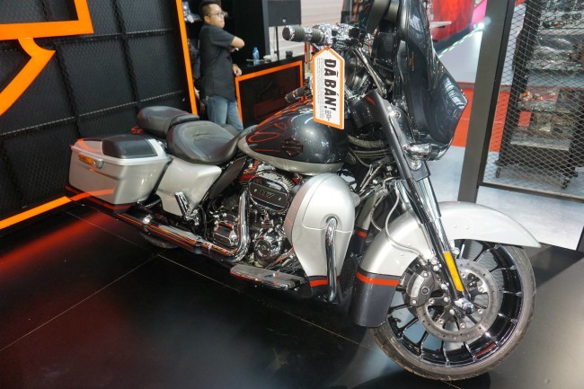 Theo giá niêm yết của mẫu xe này tại Triển lãm Vietnam AutoExpo 2019 lên tới 1,999 tỷ đồng, một mức giá đắt nhất không có mẫu xe nào vượt qua