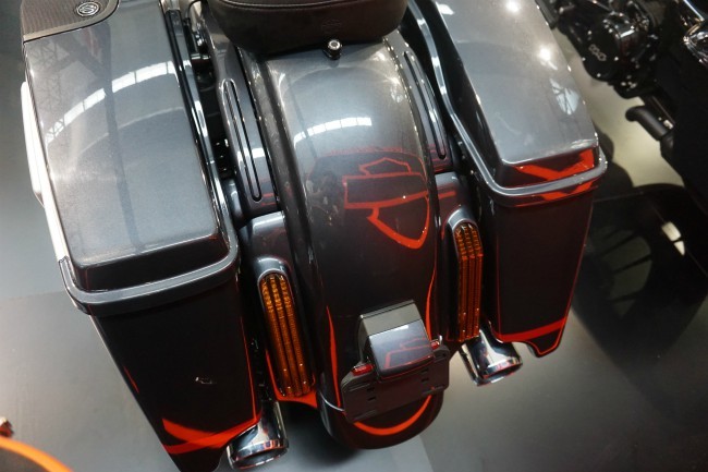 Cách thiết kế của Harley-Davidson không khiến người hâm mộ xe thấy quá cồng kềnh mà ngược lại rất cao cấp cũng như toát lên vẻ hoành tráng và sang trọng