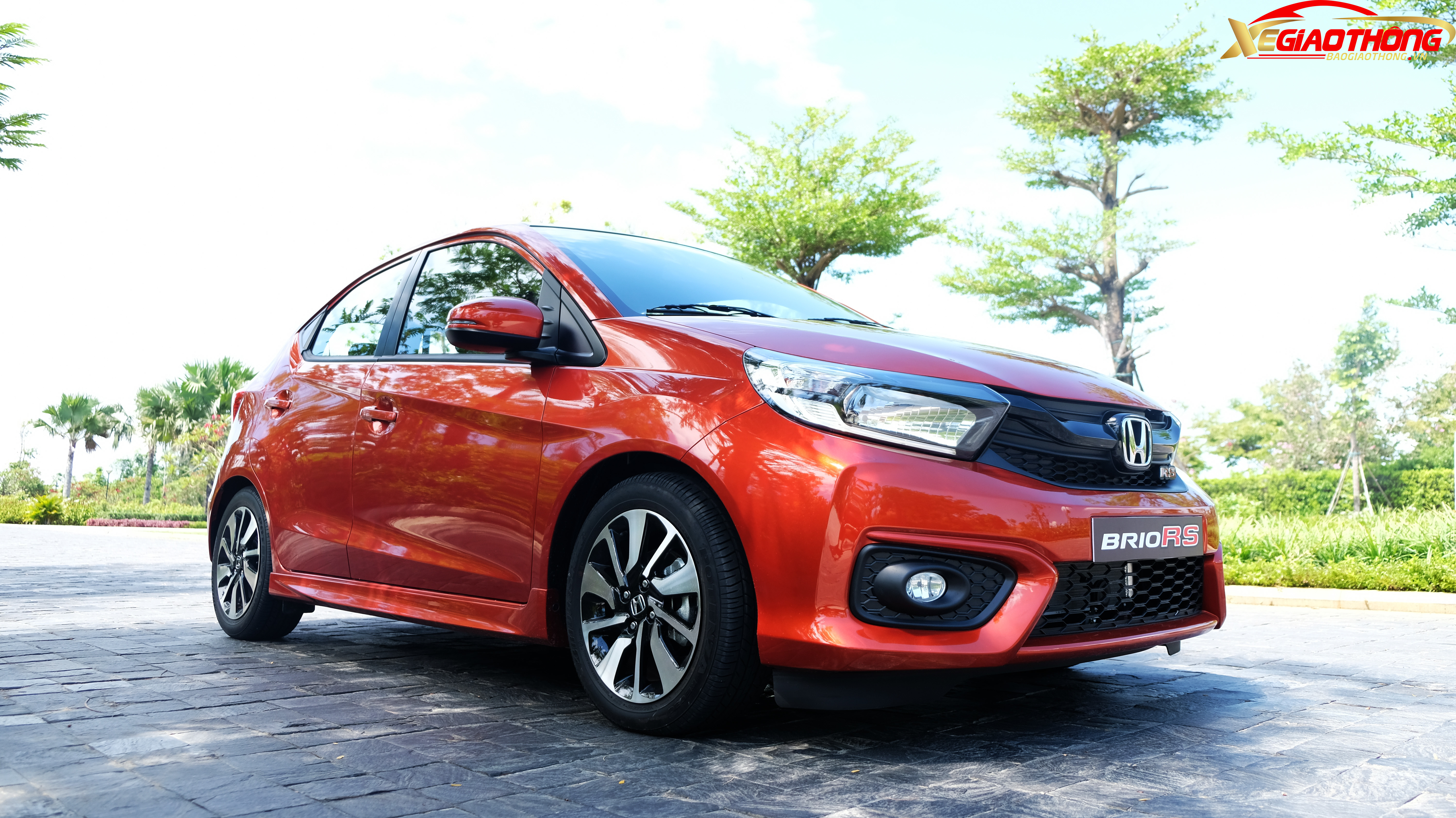 So với thế hệ trước, Honda Brio được bán ra tại Việt Nam có chiều dài cơ sở được mở rộng, để có thêm không gian cho hàng ghế phía sau.