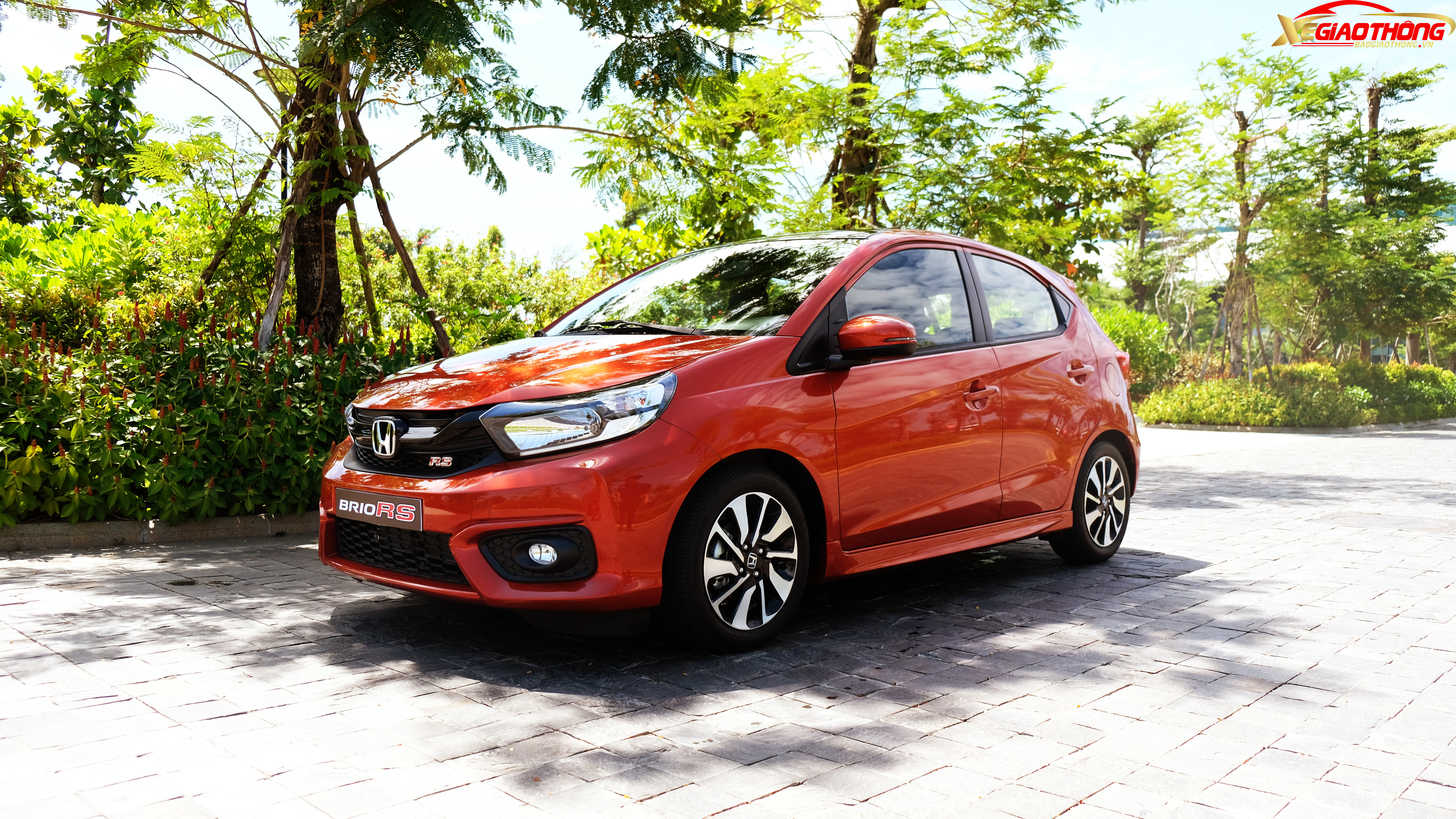 Phiên bản Brio RS màu cam này là bản đặc biệt, đắt hơn 2 triệu đồng so với bản RS Two-Tone thường, có giá bán thực tế 454 triệu đồng.