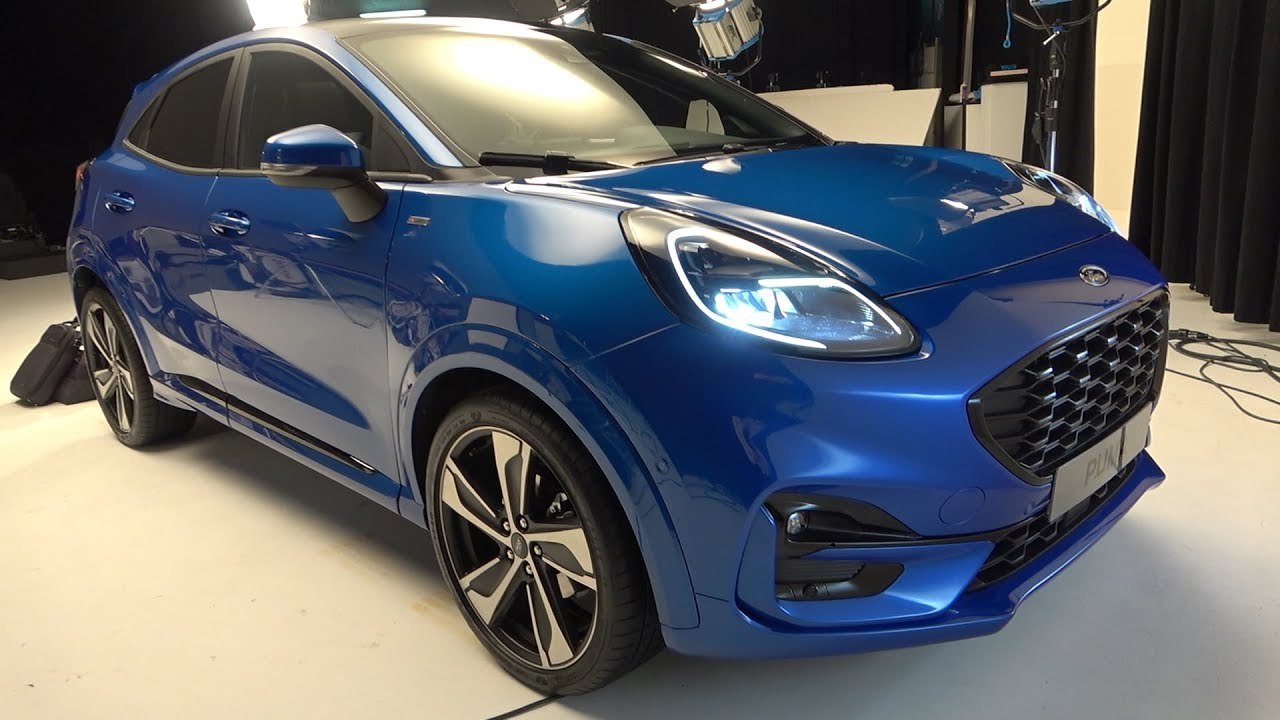 Chiếc Ford Puma 2020 trong những hình ảnh rò rỉ đầu tiên này thuộc bản ST-Line X, được trang bị hệ thống đèn pha và đèn hậu LED, lưới tản nhiệt cỡ lớn