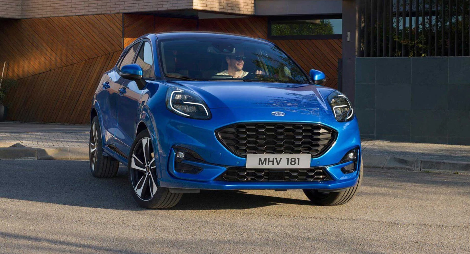 Ford Puma 2020 cũng sở hữu thiết kế khác biệt hẳn so với Fiesta đồng thời hứa hẹn mang đến tư thế lái cao hơn và thẳng lưng hơn cho người điều khiển