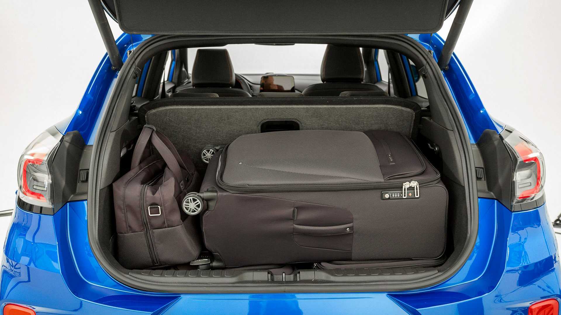 Khoang hành lý của chiếc crossover Puma rộng tới 456 lít ở dạng tiêu chuẩn (hàng ghế sau được sử dụng)