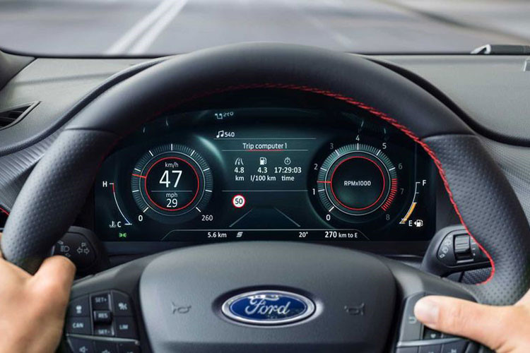 Ngoài sự xuất hiện của tùy chọn camera góc rộng, cung cấp một cái nhìn 180 độ quét hình ảnh xung quanh xe, Ford Puma cũng được cung cấp cả hệ thống Andriod Auto và Apple CarPlay mới và hoàn toàn miễn phí