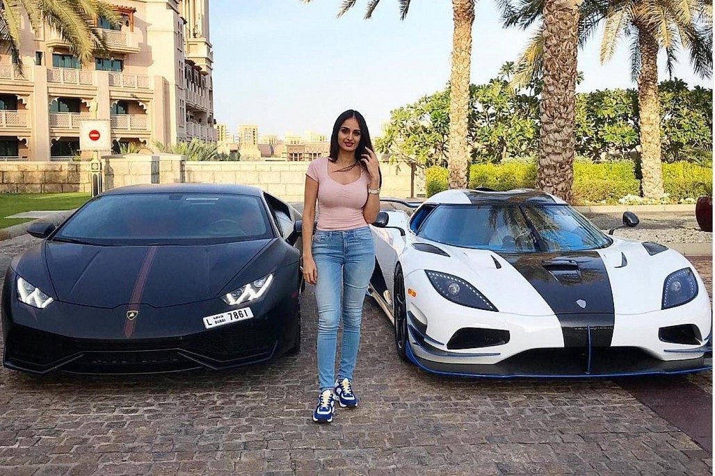 Tuy nhiên, nhiều người biết đến Lana ở lĩnh vực vlogger siêu xe nhiều hơn là nghề chính của cô