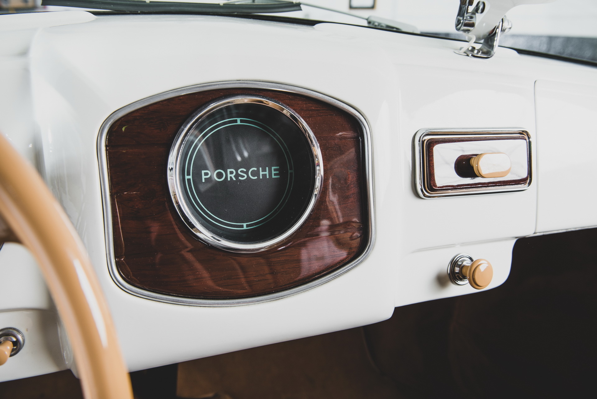 Nhiều trang thiết bị hiện đại trên xe