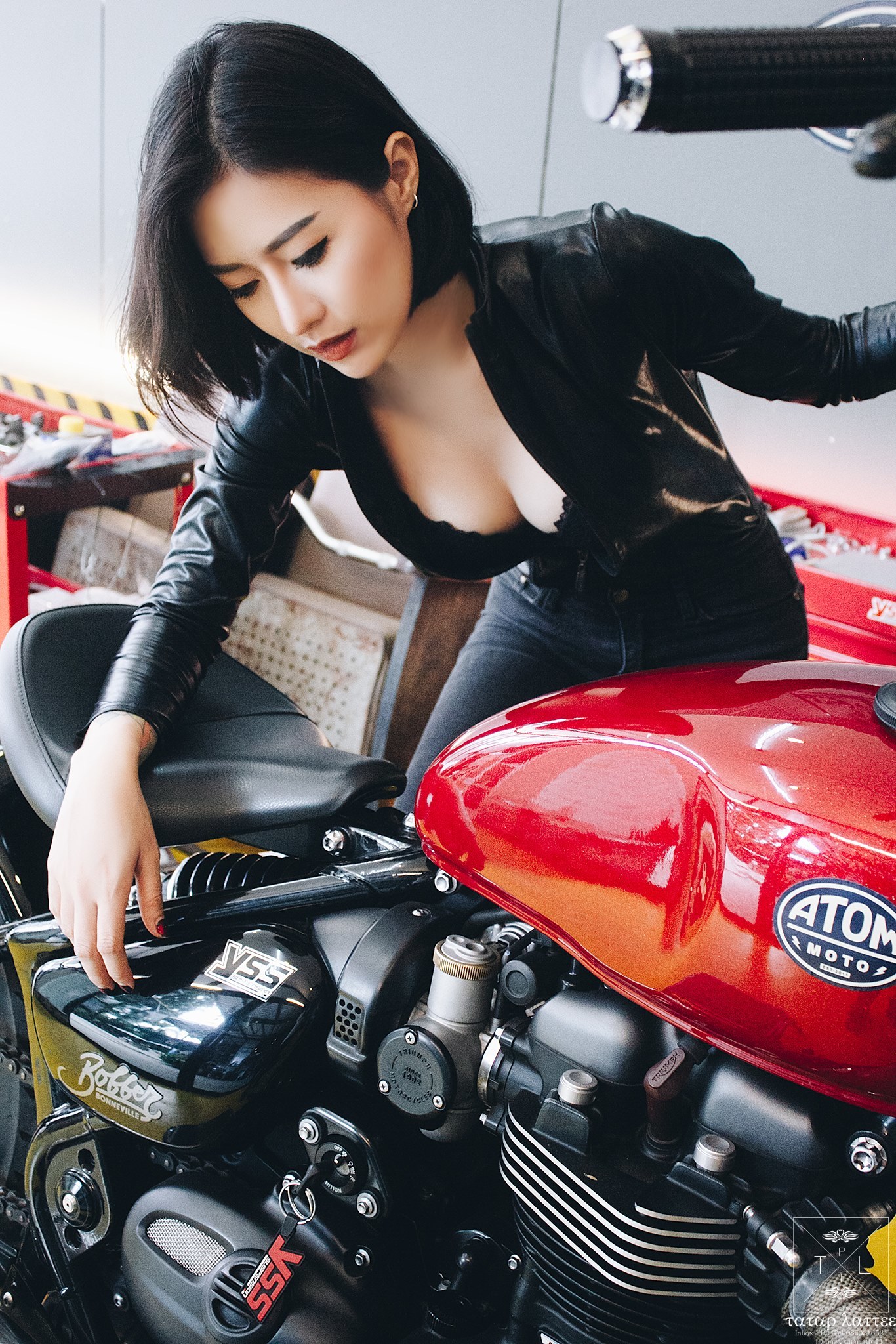 Công nghệ nổi bật trên Triumph Bonneville Bobber gồm có phanh ABS. Kiểm soát lực kéo nhiều mức, bướm ga điện tử Ride by Wire