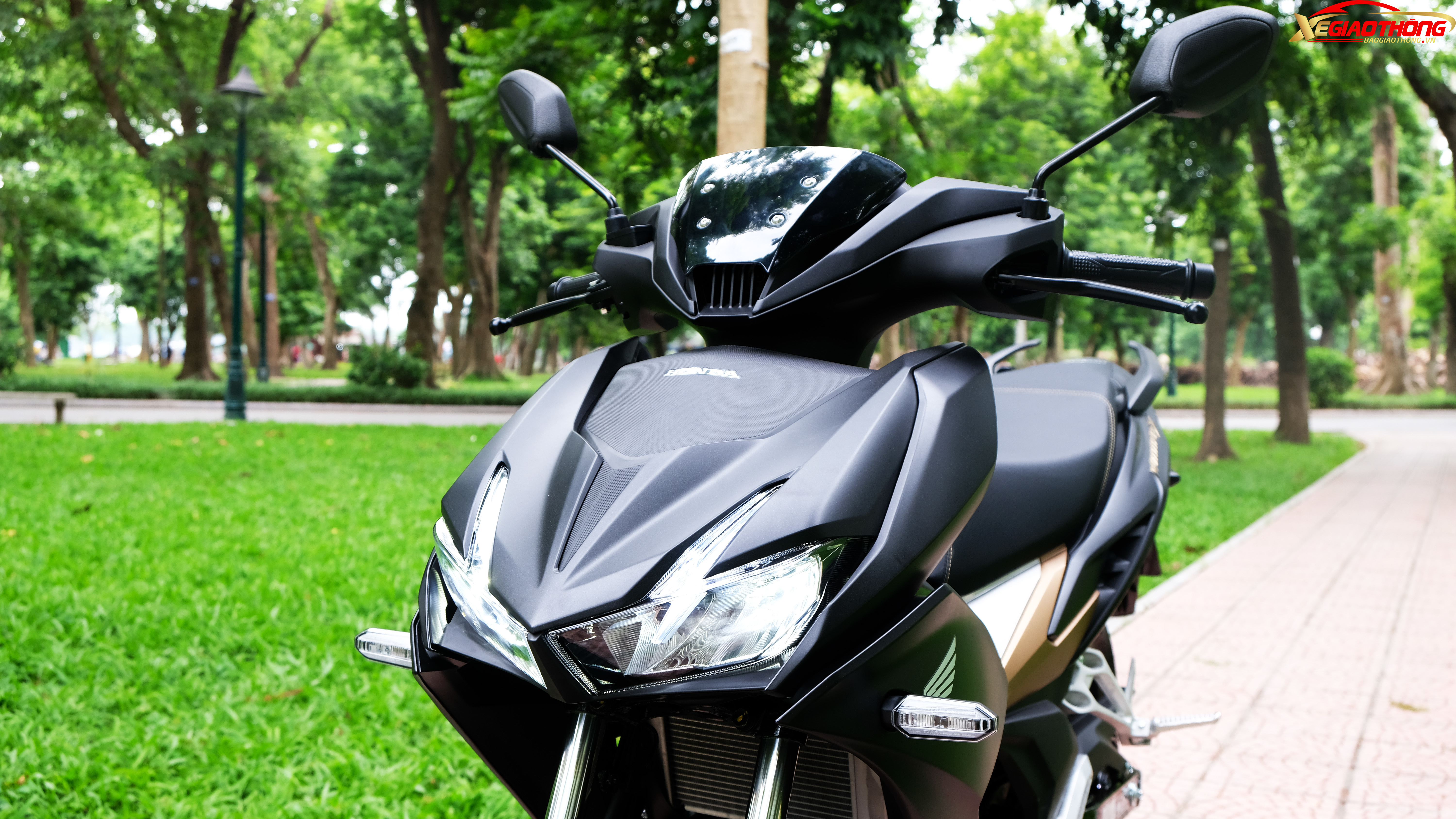 Điểm nổi bật khác trên Honda Winner X là cụm đèn LED được thiết kế dựa trên những mẫu sportbike phân khối lớn của Honda.