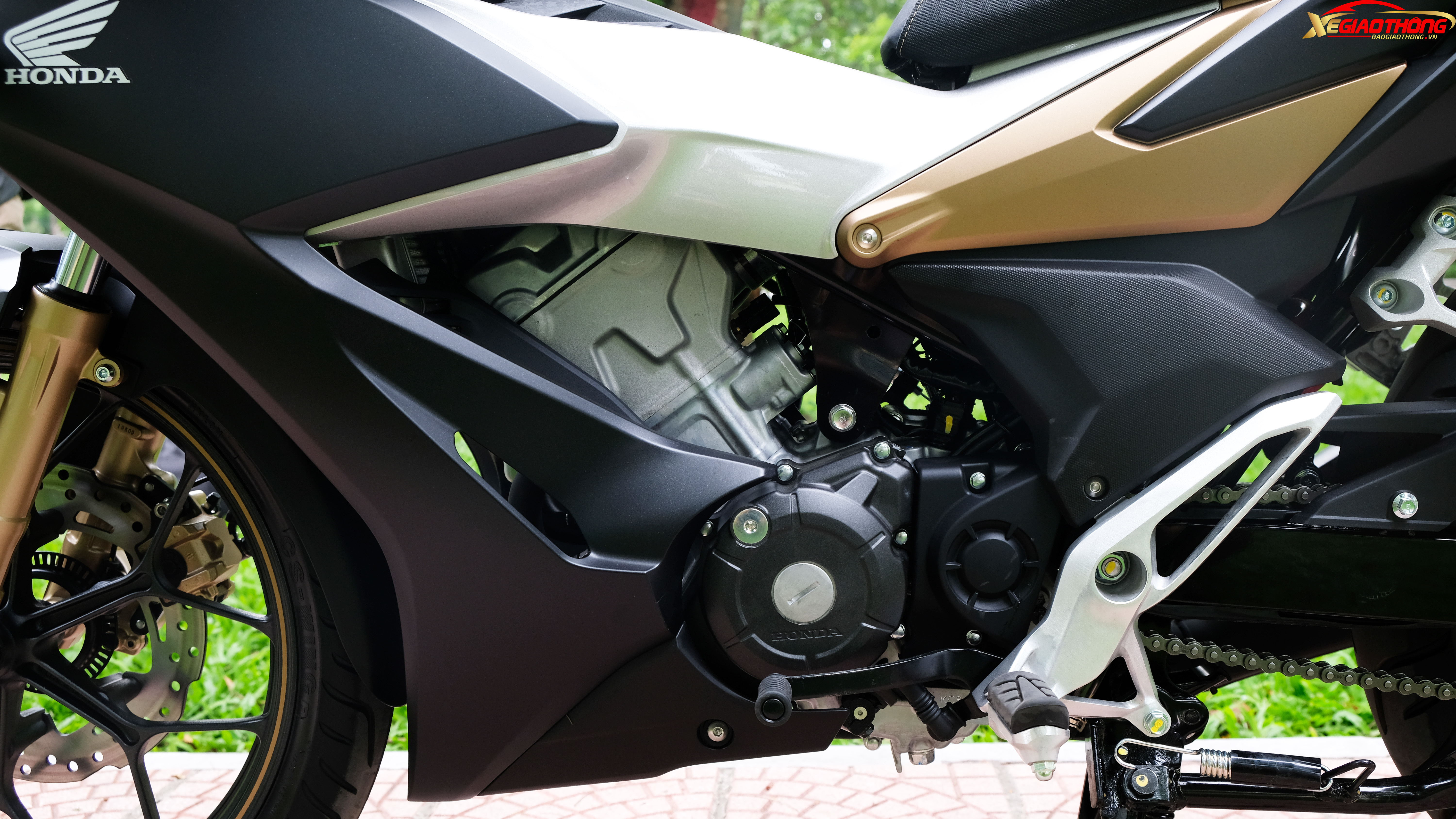 Động cơ Honda Winner X sử dụng là loại PGM-Fi 150cc 4 kỳ xi -lanh đơn kết hợp cùng hộp số 6 cấp, cam đôi DOHC 4 van làm mát bằng dung dịch, sản sinh công suất tối đa 11,5 kW tại 9.000 vòng/phút.