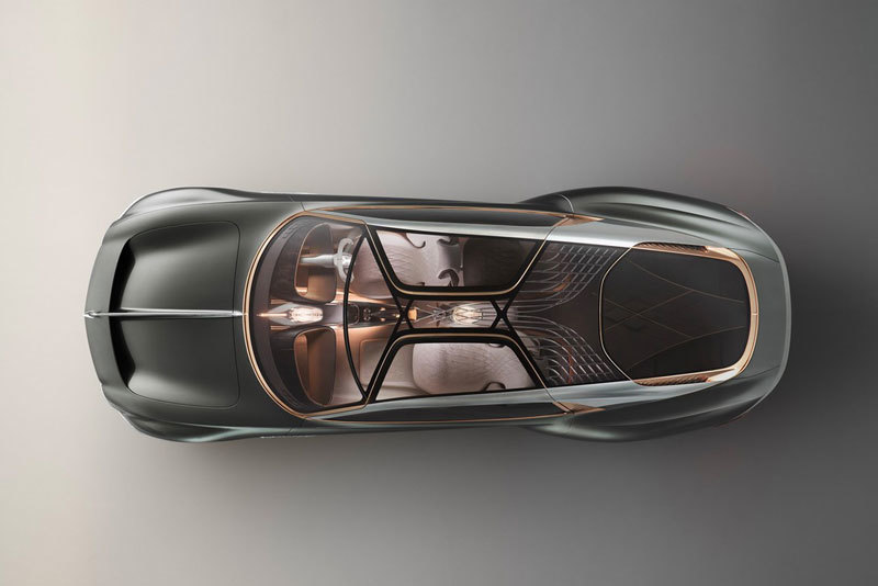 Mỗi lần sạc đầy, Bentley EXP 100 Concept có thể di chuyển được quãng đường 700 km nhờ được tích hợp sạc nhanh nên siêu xe này chỉ mất 15 phút để sạc được từ 0-80% pin