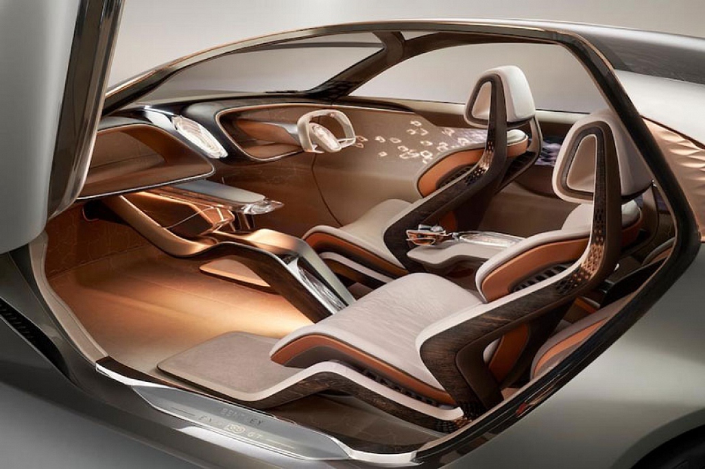 Nội thất của EXP 100 Concept được Bentley sử dụng các chất liệu như gỗ tái chế, da tổng hợp, nhôm, len nhưng vẫn toát lên được sự sang trọng