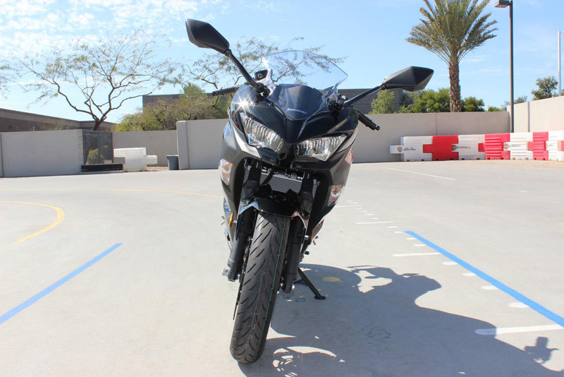 Ninja 400 ABS được Kawasaki trang bị kính chắn gió