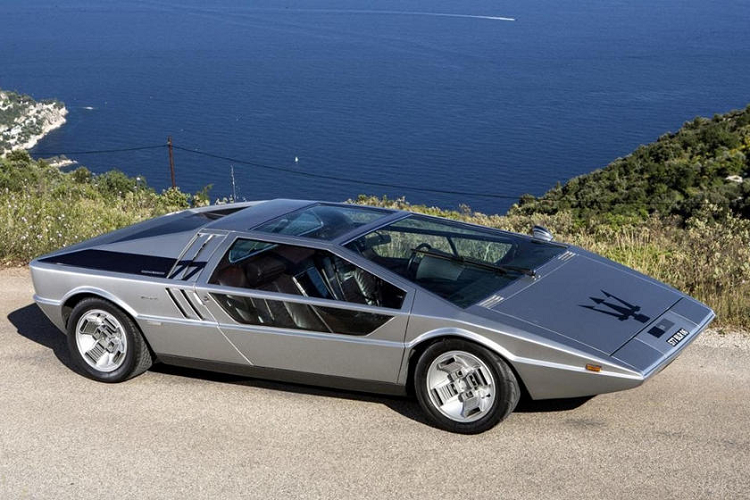 Những chiếc xe concept luôn đi kèm với những vô lăng độc đáo