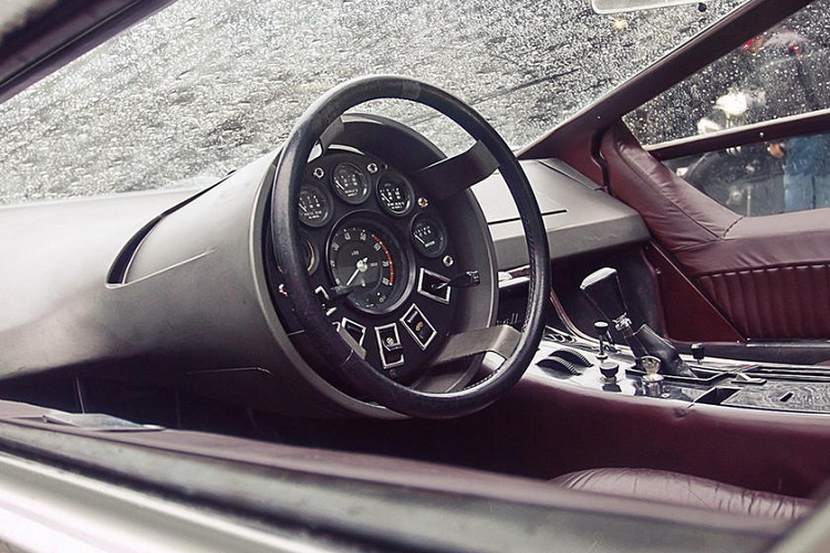 Vô lăng xe Maserati Boomerang