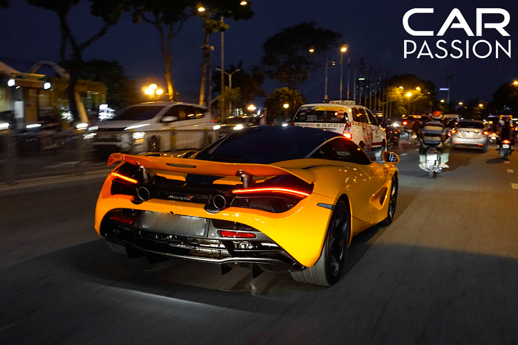 Kết hợp cùng hộp số 7 cấp bán tự đông ly hợp kép, McLaren 720S chỉ cần 2,7 giây để tăng tốc từ 0 – 100 km/h và 7,8 giây để tăng tốc lên 200 km/h