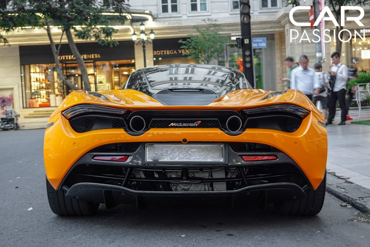 Nếu vậy là chưa đủ, McLaren còn “ép cân” mạnh mẽ cho chiếc 720S khi gần như toàn bộ các hệ thống an toàn hay điện tử đều được làm nhẹ hơn, cụ thể là nhẹ hơn đến 18 kg so với chiếc McLaren 650S