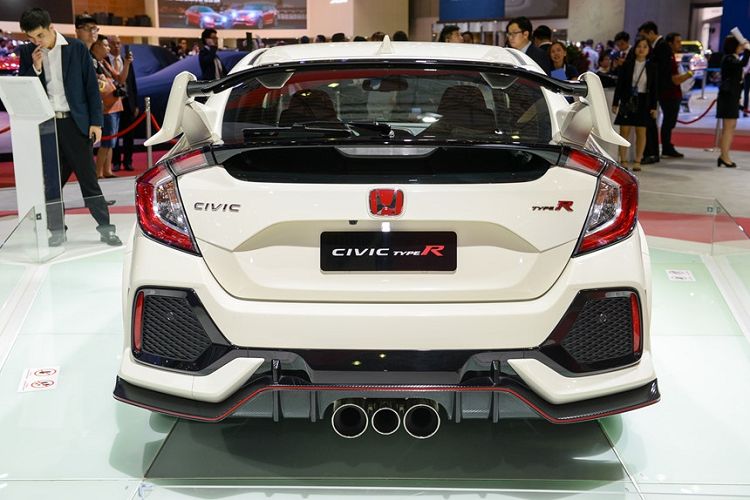 Honda Civic Type R 2019 với cụm ống xả 3 nòng