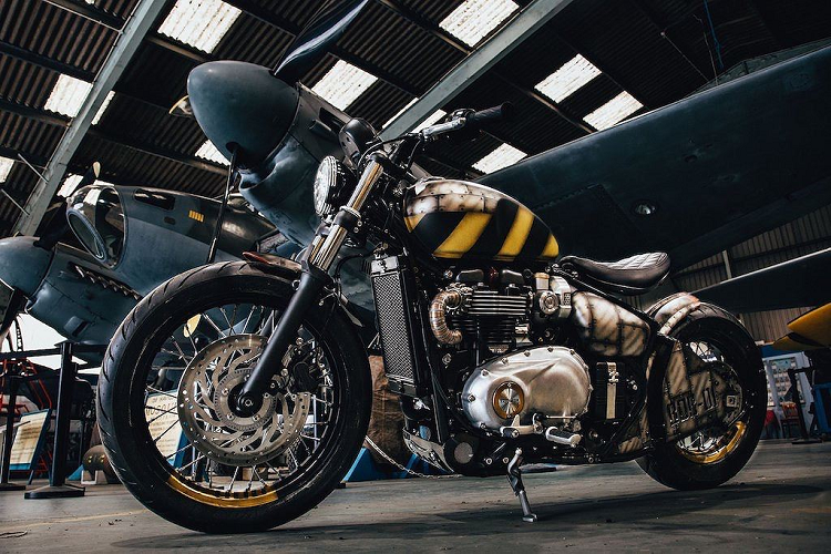 Ngay từ khi bắt tay tạo ra bản độ để tham gia cuộc thi, Peterborough Triumph đã luôn muốn tạo ra một chiếc xe với cảm hứng từ ngành hàng không