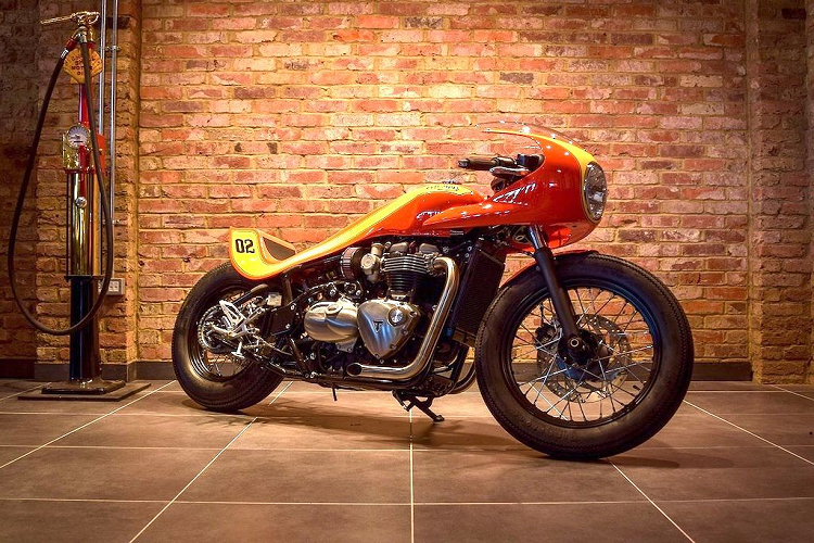 Lấy ý tưởng từ chính chiếc cafe racer Thruxton 1200 của Triumph hiện tại, đại lý Laguna Motorcycles Ashford đã tạo ra một bản độ Bobber theo phong cách cafe racer