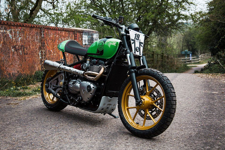 Một bộ khung phụ mới đã được họ gắn vào phía sau phần đuôi thấp của Bobber để tạo điểm tựa cho bộ yên solo từ Thruxton, trong khi cặp bánh xe được lấy từ dòng Street Twin