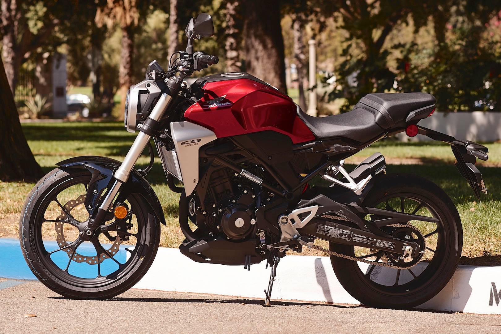 3. Honda CB300R 2019 (giá khởi điểm: 4.649 USD)