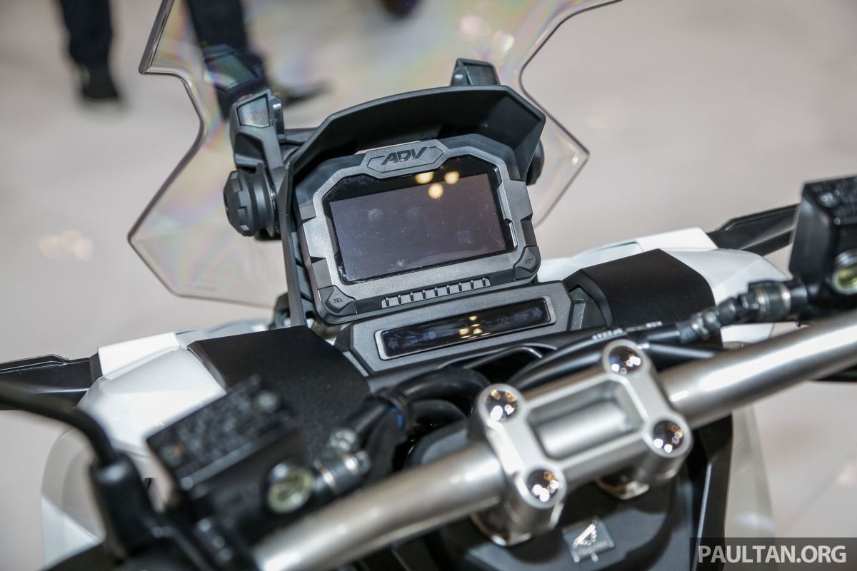 Mẫu xe này cũng sử dụng hệ thống nạp nhiên liệu PGM-Fi và dẫn động qua hộp số biến thiên vô cấp cùng đai truyền động