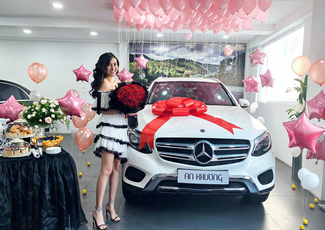 Ngoài chiếc Ferrari 458 Spider, trước đó An Khương cũng sở hữu chiếc Mercedes-Benz GLC 250 có giá niêm yết 1,989 tỷ đồng
