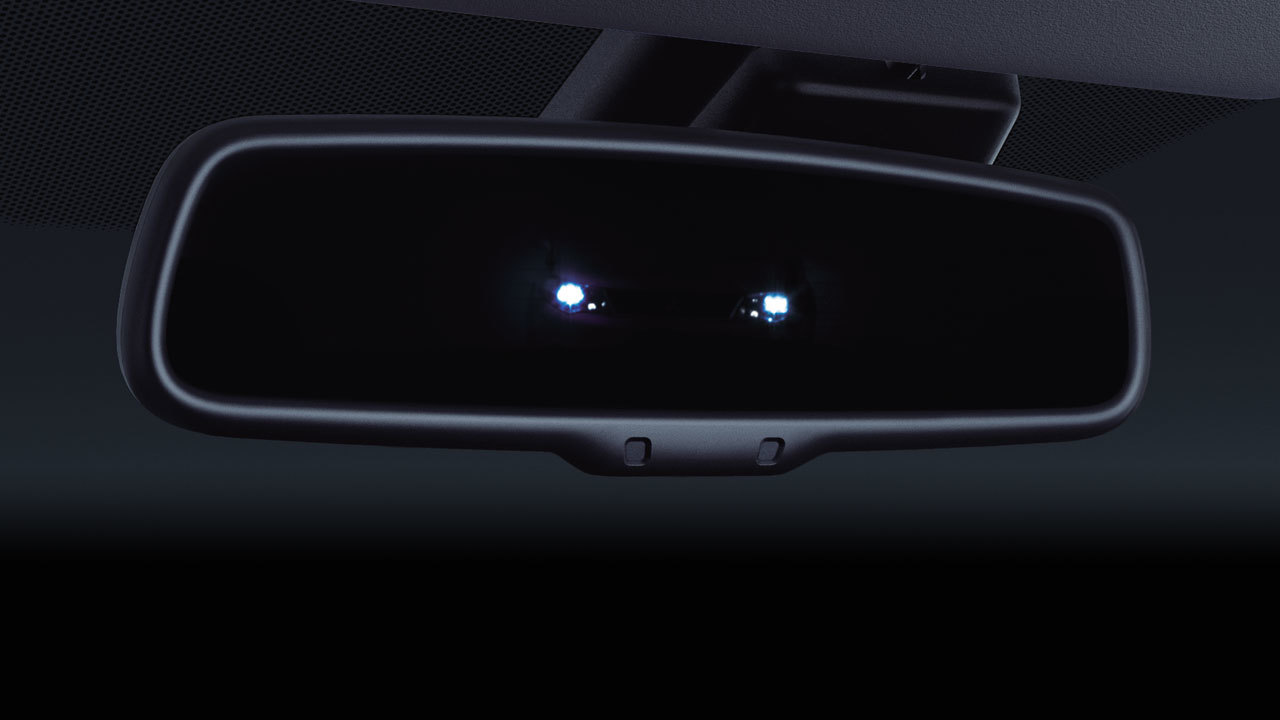 Gương chiếu hậu tự động chống chói (Gương mờ): Nhiều phương tiện tích hợp bộ gương chiếu hậu có tính năng tự động hiệu chỉnh mức phản quang, có thể chống hoặc giảm ánh sáng chói lóa ảnh hưởng đến tầm nhìn người lái