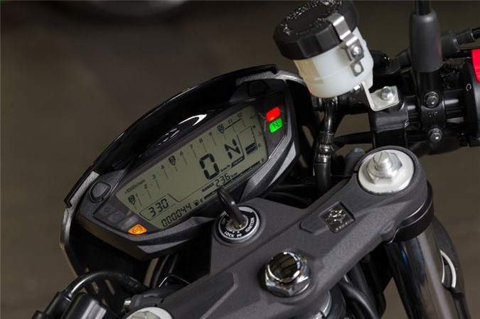 Đồng hồ LCD hiển thị các thông số cơ bản giúp tài xế dễ quan sát