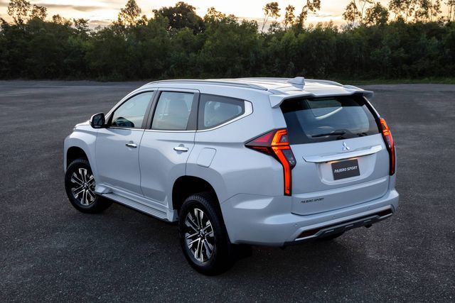 Một điểm khác biệt nhỏ nữa là thiết kế cụm đèn ngay bên dưới đèn pha.